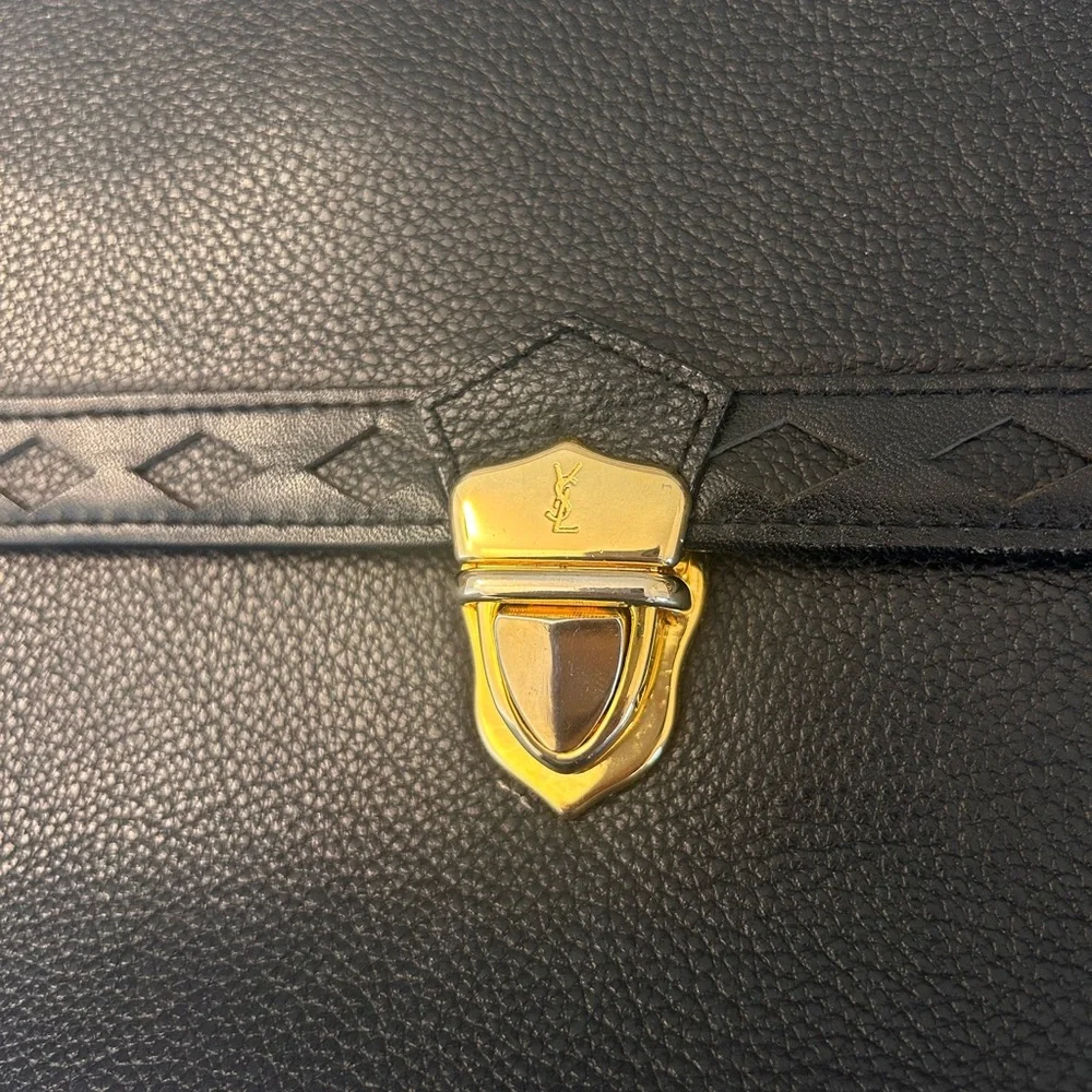 Elegant Black Crossbody with Gold Details - Picture 3 of 9